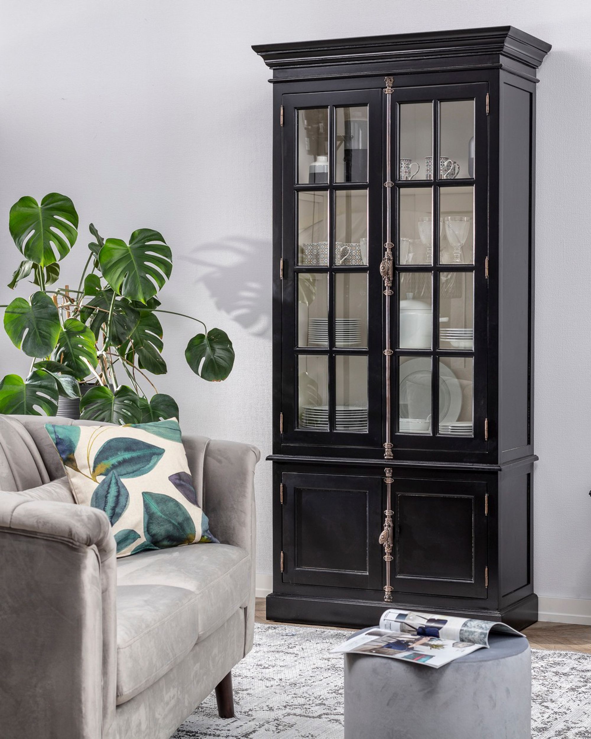 Vitrinekast Josephine 100x45x212cm black (hover)