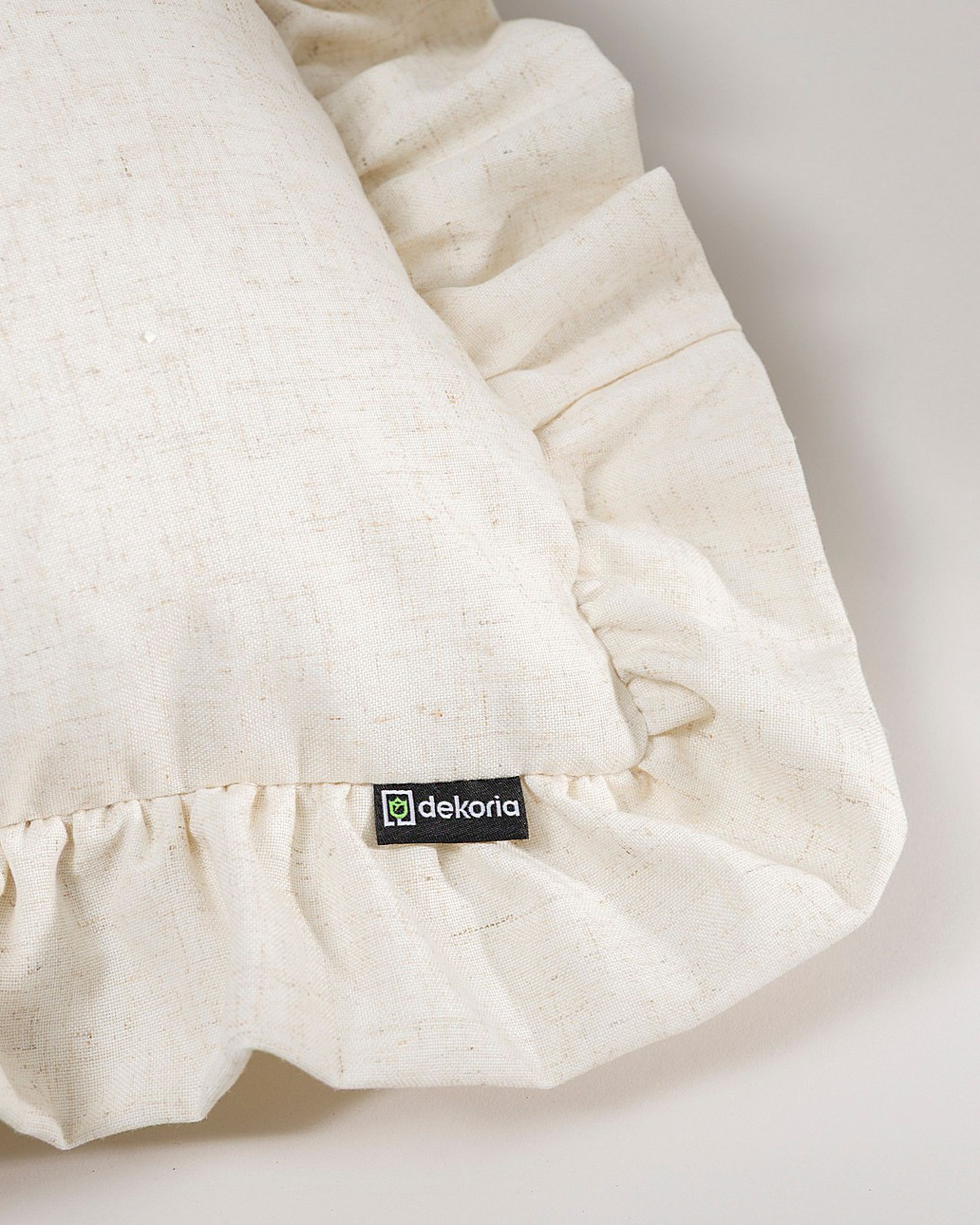 Kussenhoes Charlotte 45x45 cm met ruche kleur product beige stof halftransparant