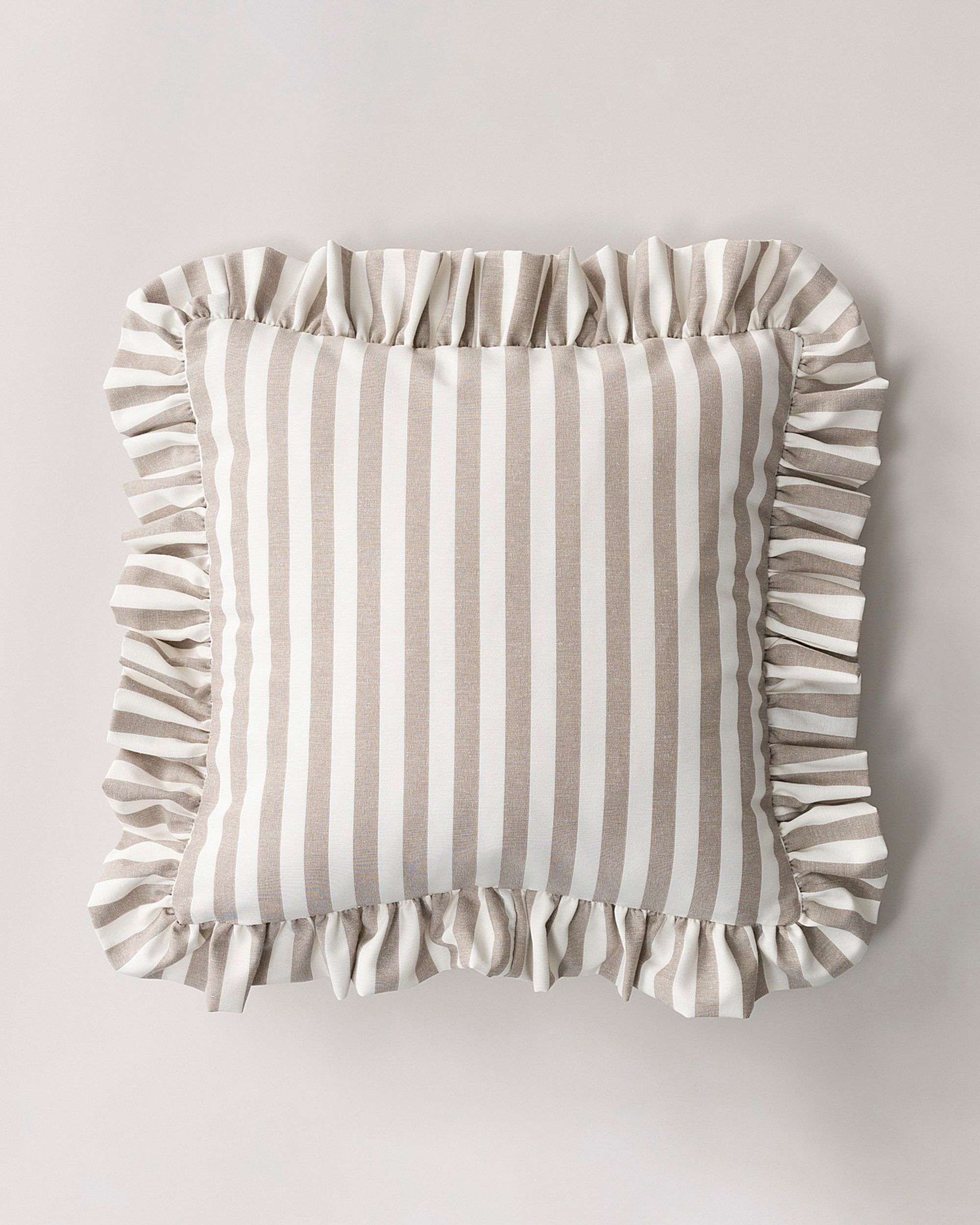 Kussenhoes Charlotte 45x45 cm met ruche kleur product beige stof met patroon