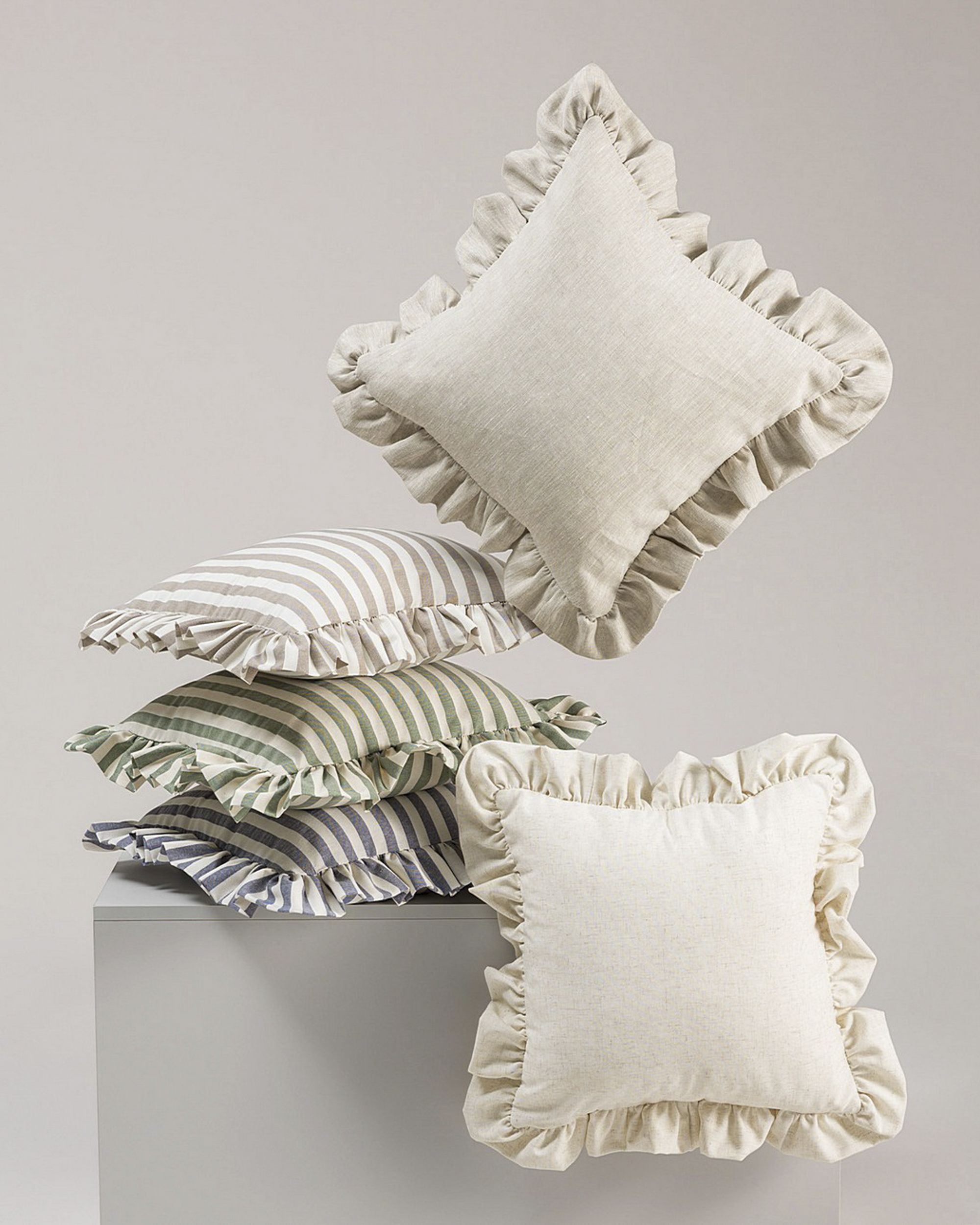 Kussenhoes Charlotte 45x45 cm met ruche kleur product beige stof met patroon
