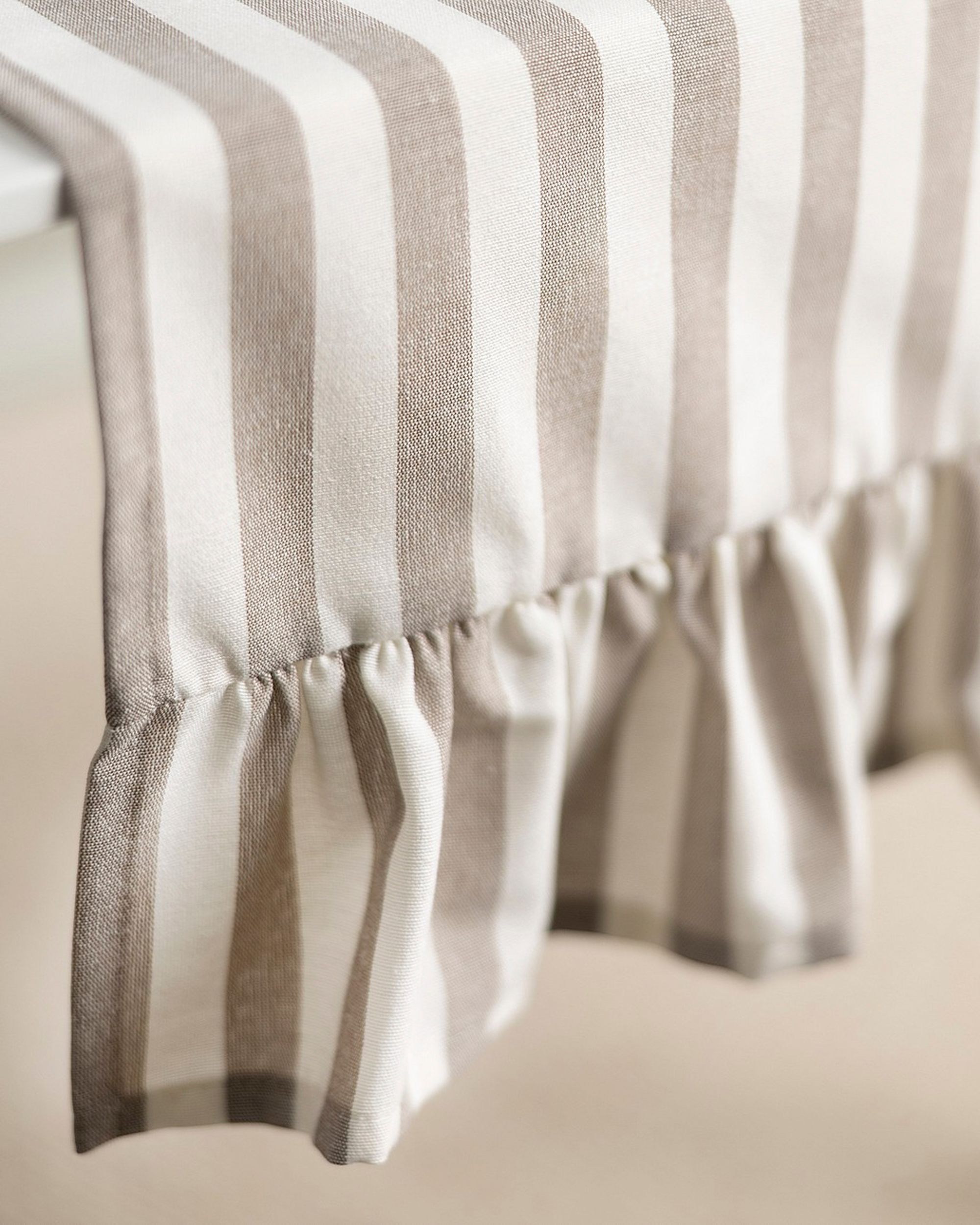 Tafelloper met ruches 40x160 cm kleur product beige stof met patroon (hover)