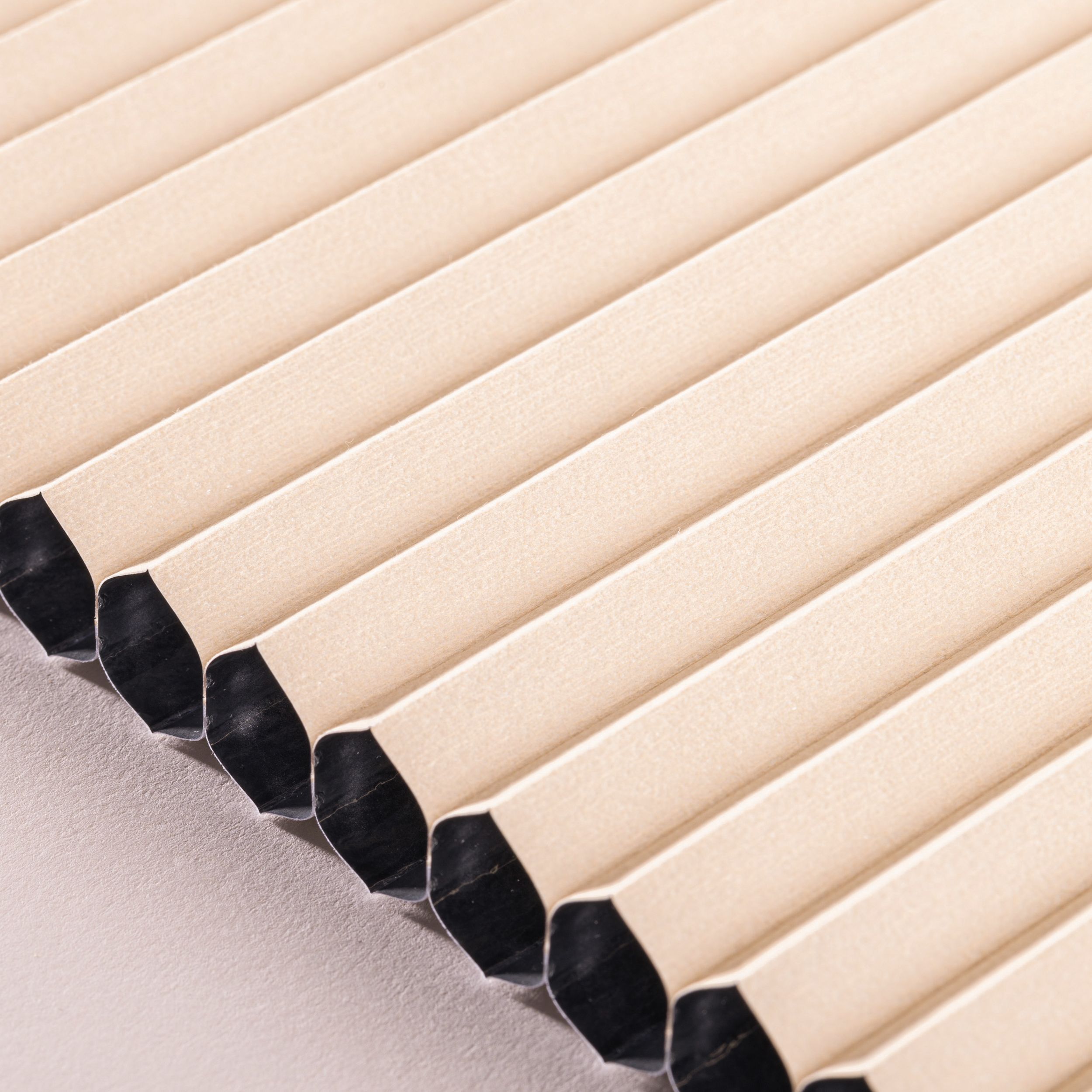 Blackout ALU – plisségordijnen Honeycomb HA-102 zandkleurig
